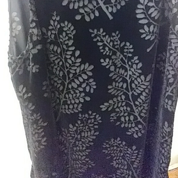 A ladies set, top and skirt - Picture 3 of 3